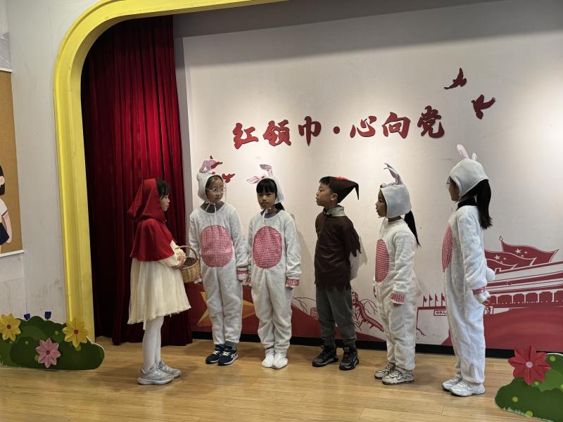 三1《新编小红帽》.jpg