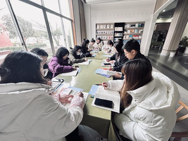 四年级期初备课组会议2.jpg