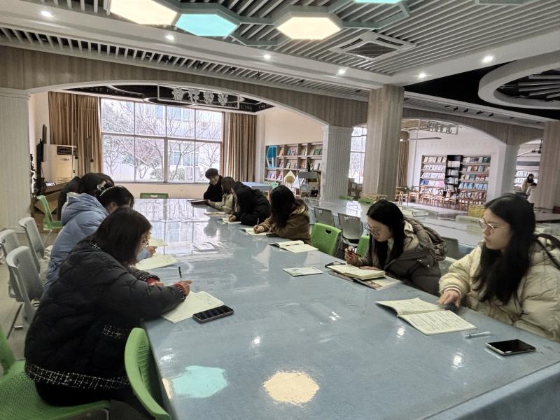 六年级期初备课组会议.jpg